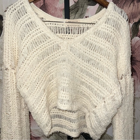 Urban Outfitters Crop Top Tahiti Bell Sleeve Fringe Sweater - Picture 5 of 7